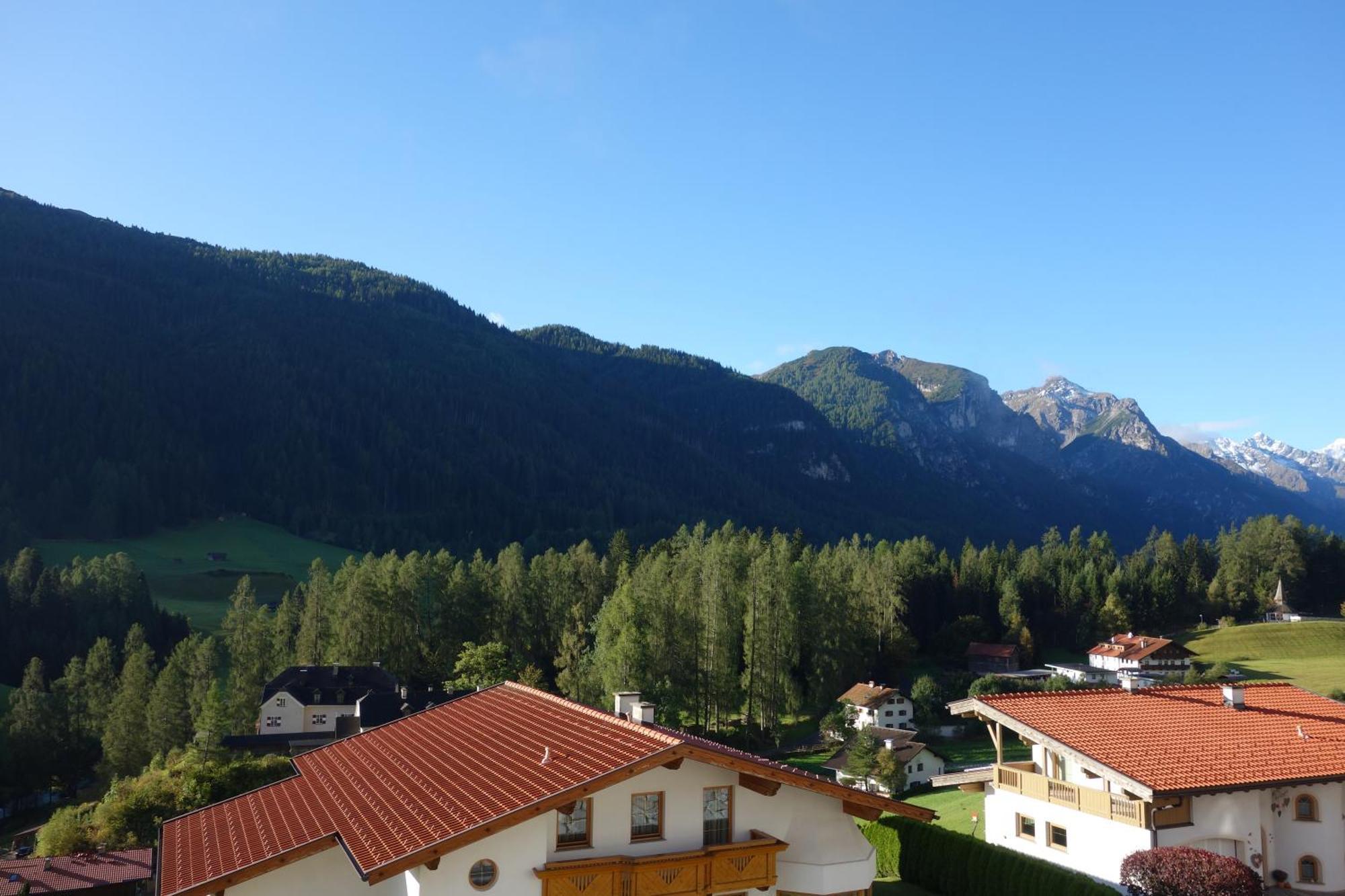 Alpen Gasthof Apartments Hohe Burg Trins Ngoại thất bức ảnh